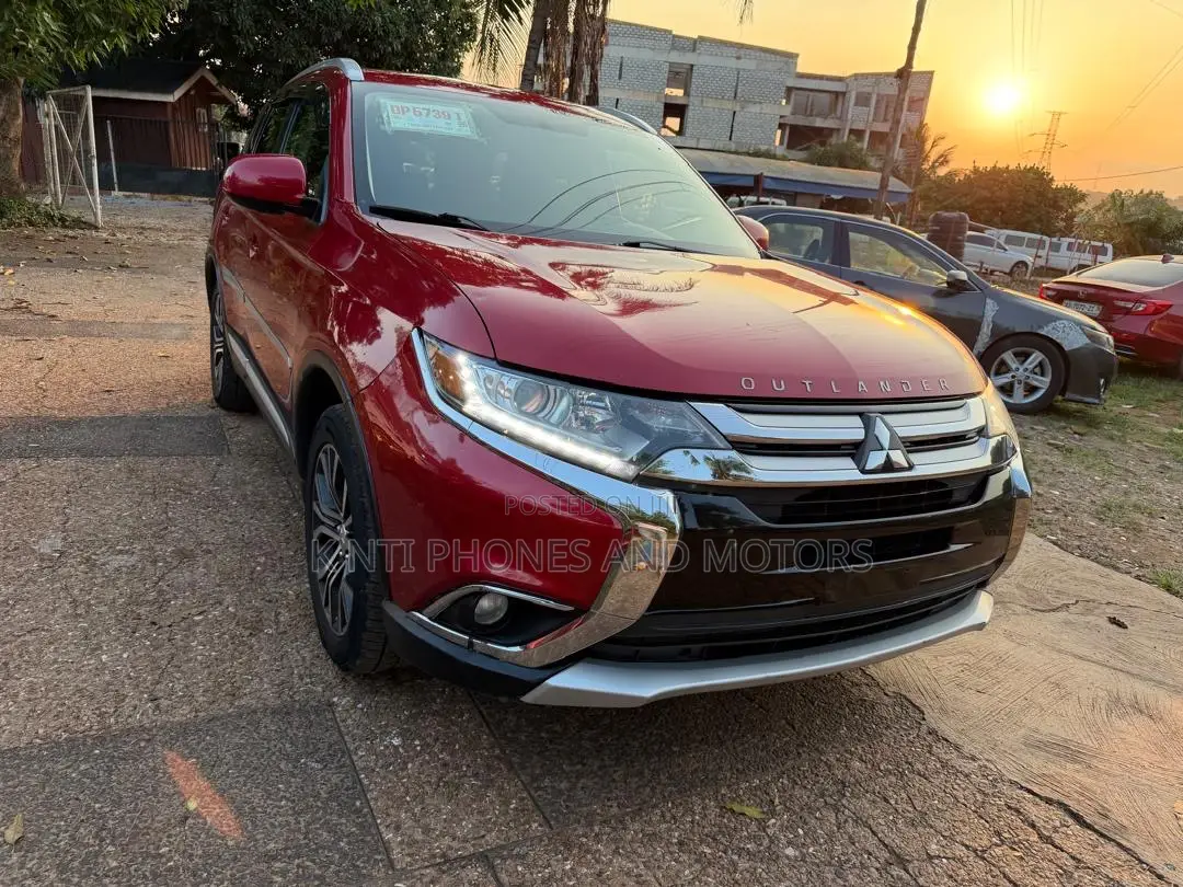 Mitsubishi Outlander SE FWD 2017 Red