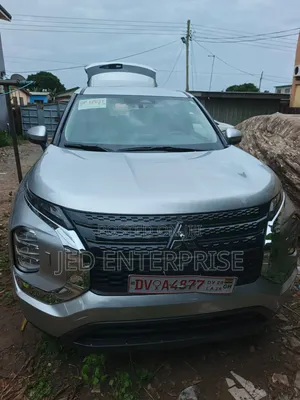 Mitsubishi Outlander 2024 Silver