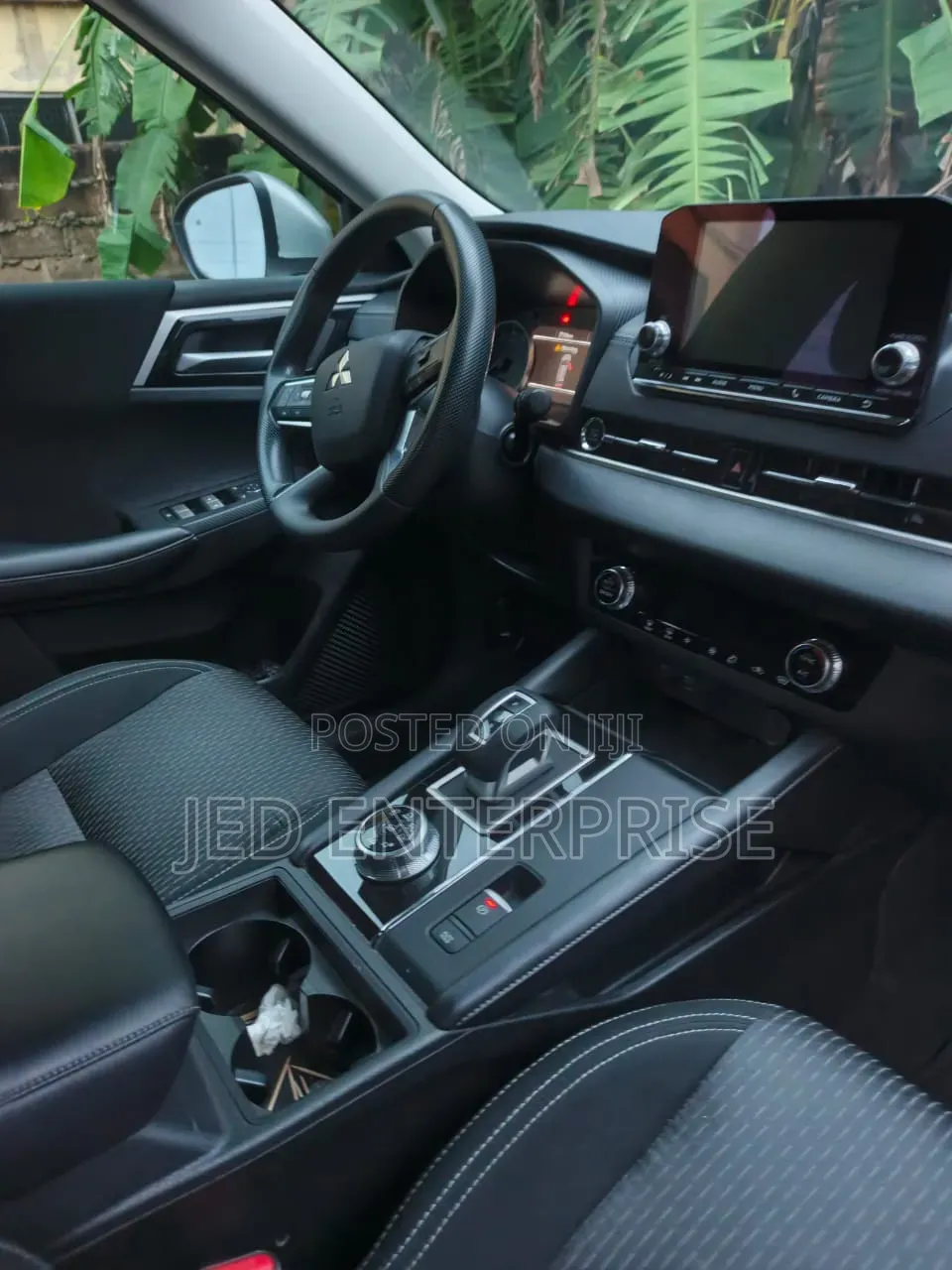 Mitsubishi Outlander 2024 Silver
