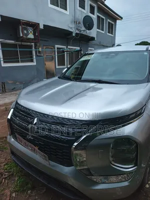 Mitsubishi Outlander 2024 Silver