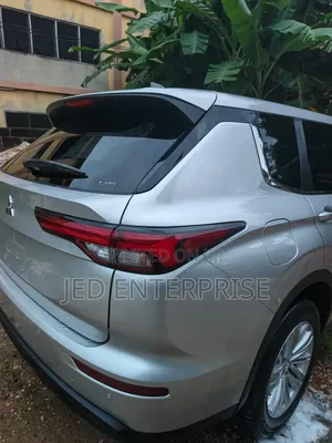 Mitsubishi Outlander 2024 Silver