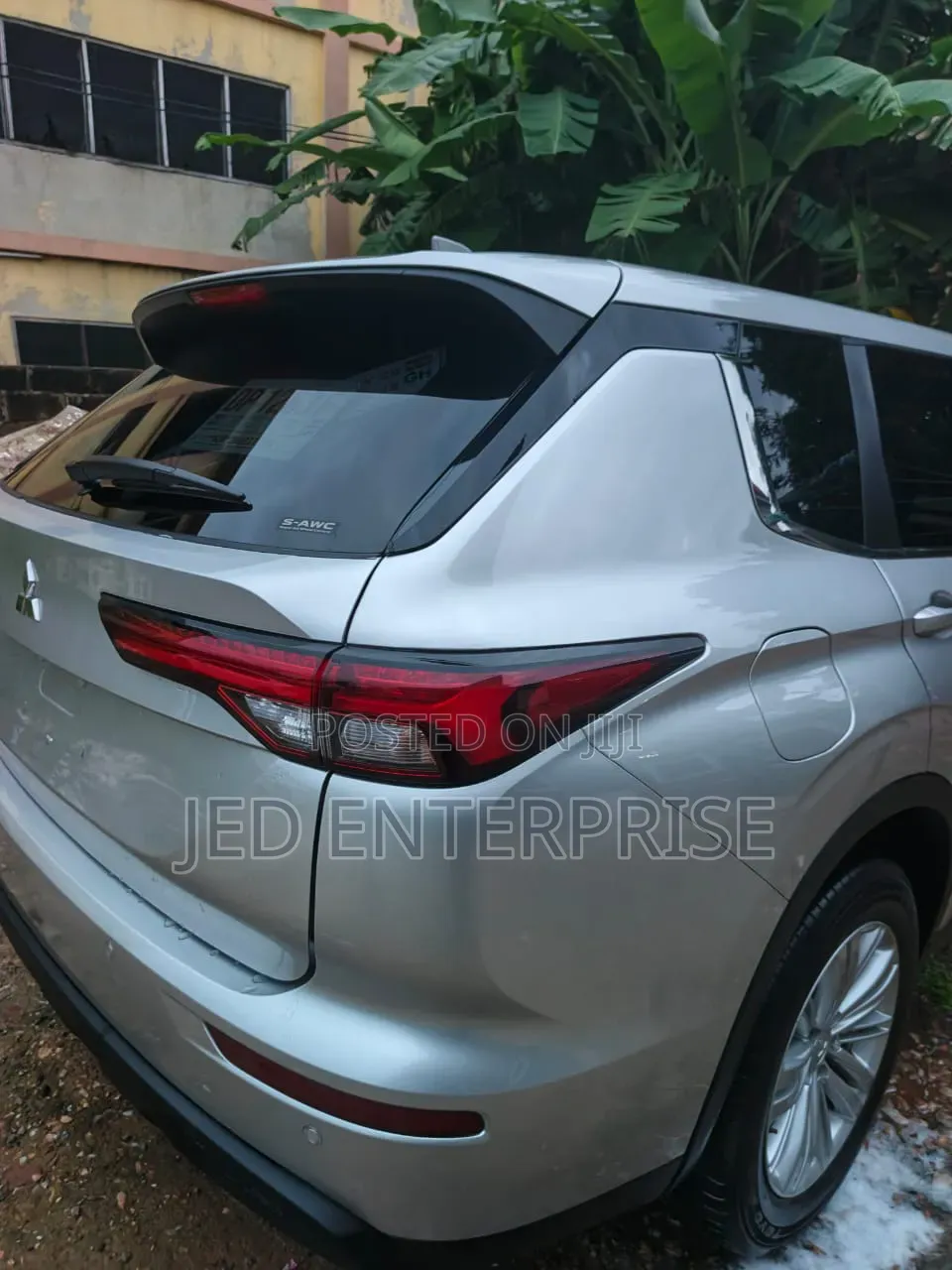 Mitsubishi Outlander 2024 Silver