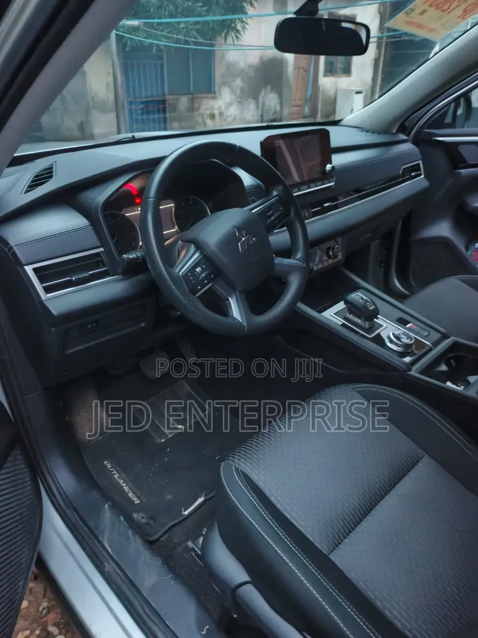 Mitsubishi Outlander 2024 Silver