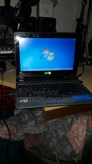 Laptop 4GB Intel HDD+SSD 320GB