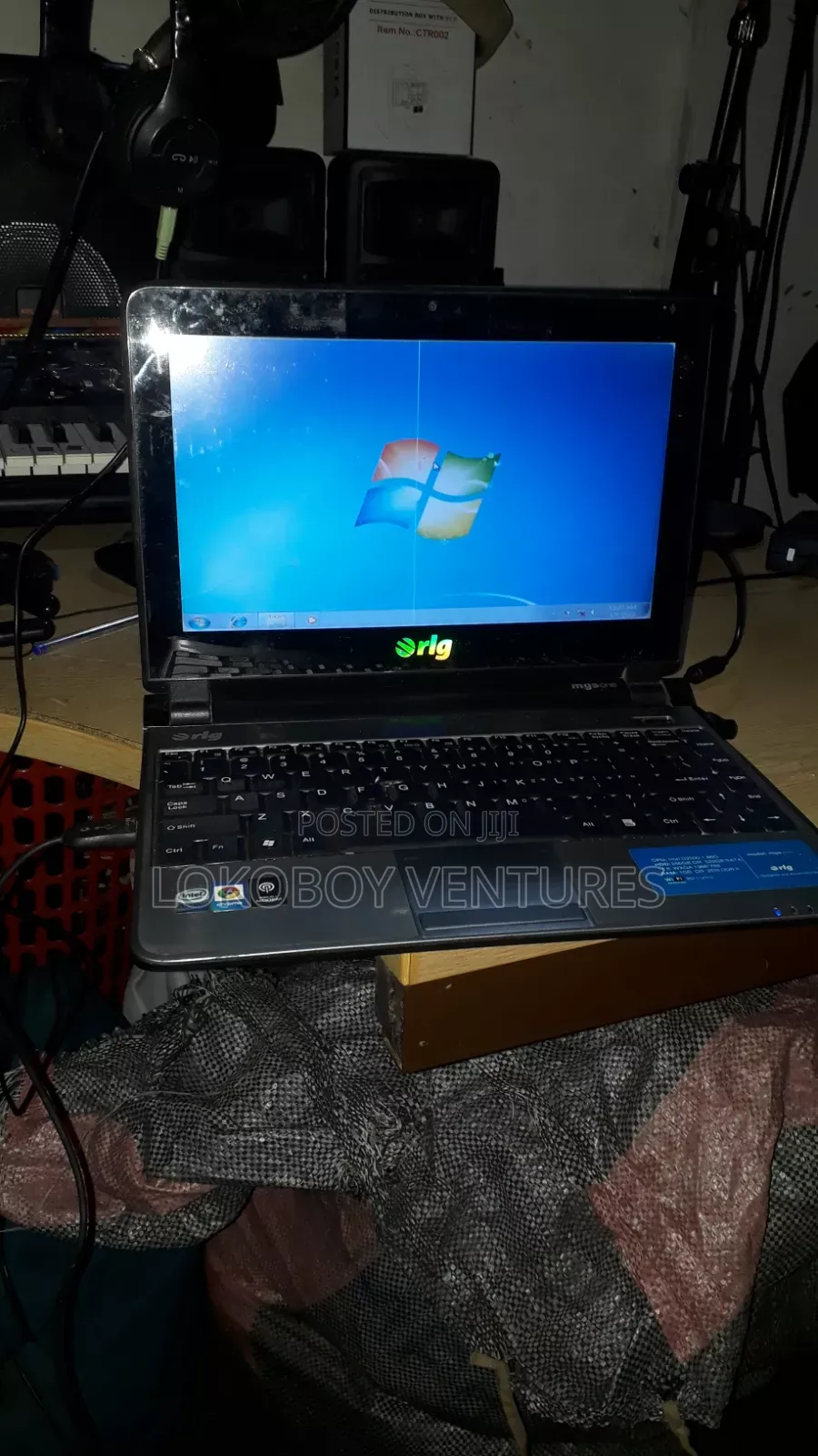 Laptop 4GB Intel HDD+SSD 320GB