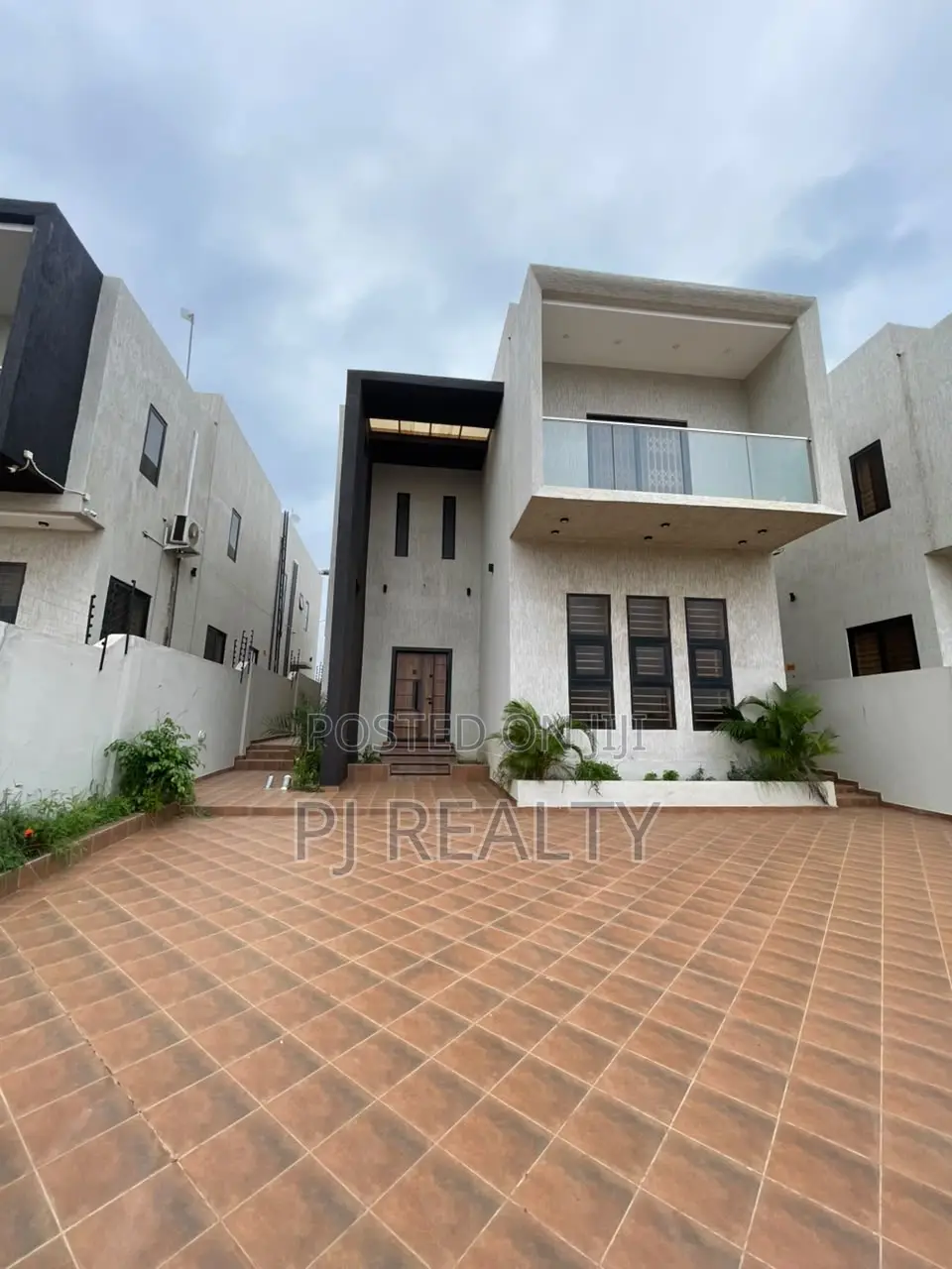 4bdrm House in Lake Side Estate for rent