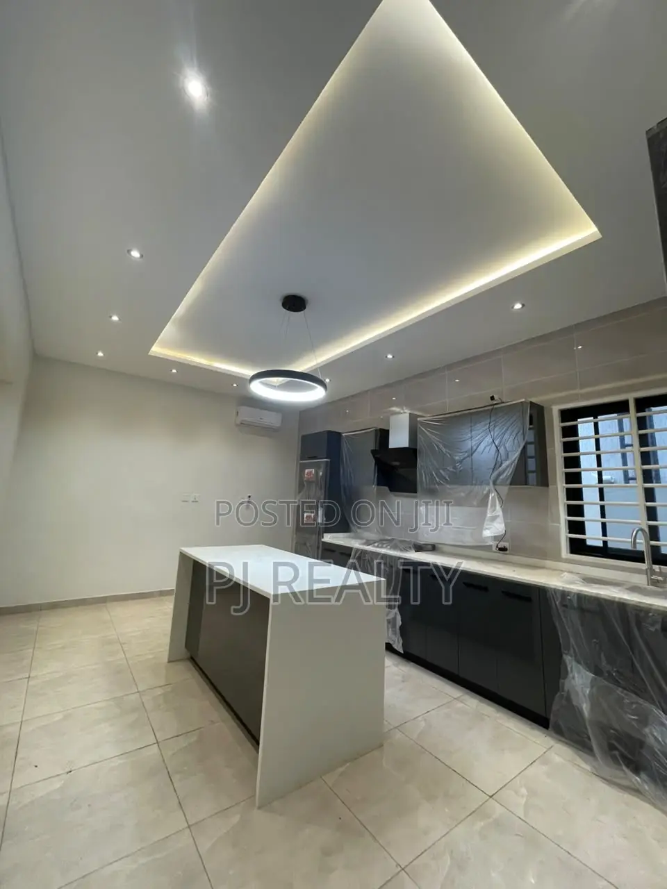 4bdrm House in Lake Side Estate for rent