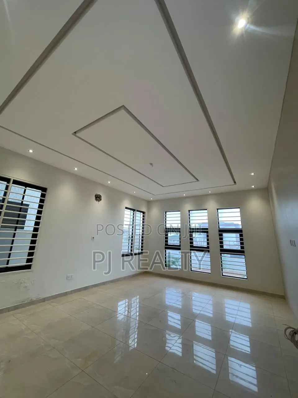 4bdrm House in Lake Side Estate for rent