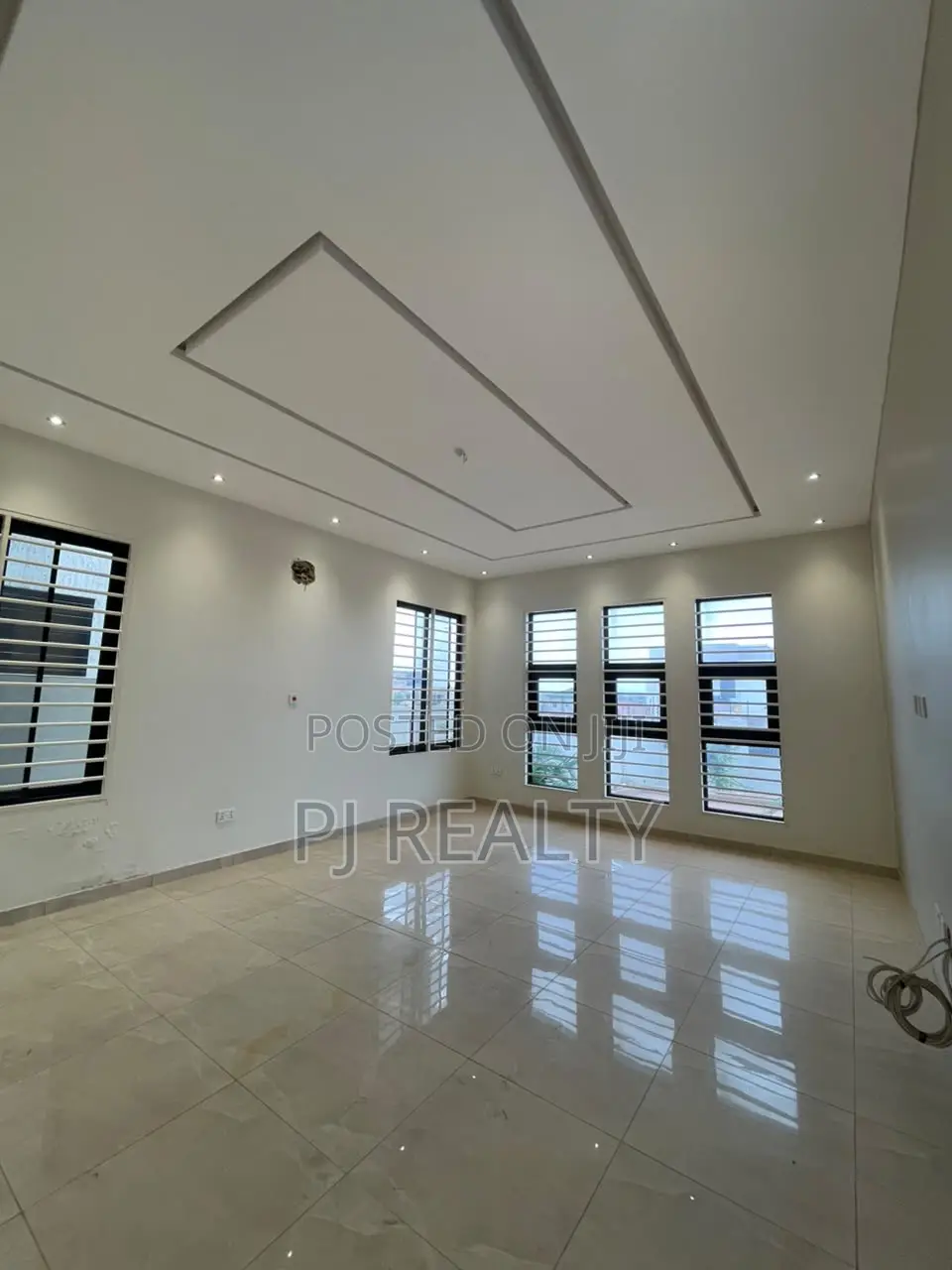 4bdrm House in Lake Side Estate for rent