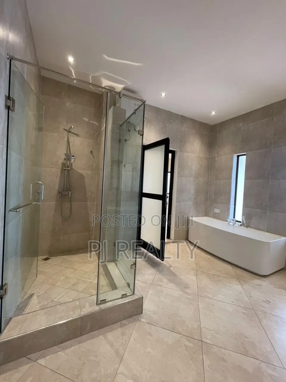 4bdrm House in Lake Side Estate for rent