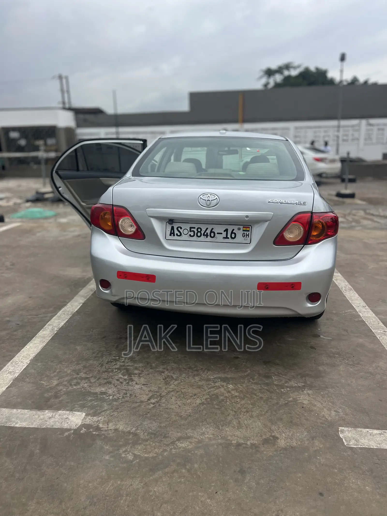 Toyota Corolla LE 4dr Sedan (1.8L 4cyl 4A) 2011 Gray
