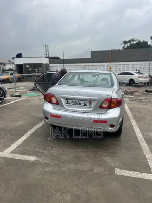 Toyota Corolla LE 4dr Sedan (1.8L 4cyl 4A) 2011 Gray