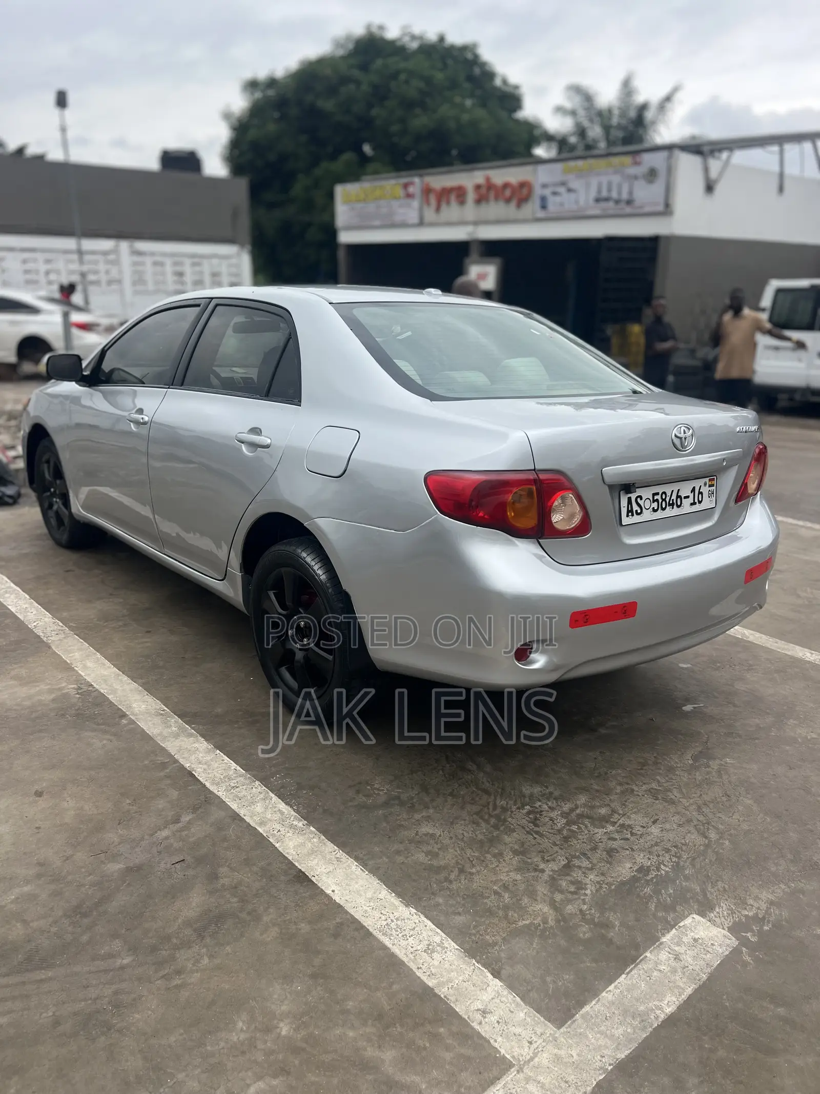 Toyota Corolla LE 4dr Sedan (1.8L 4cyl 4A) 2011 Gray