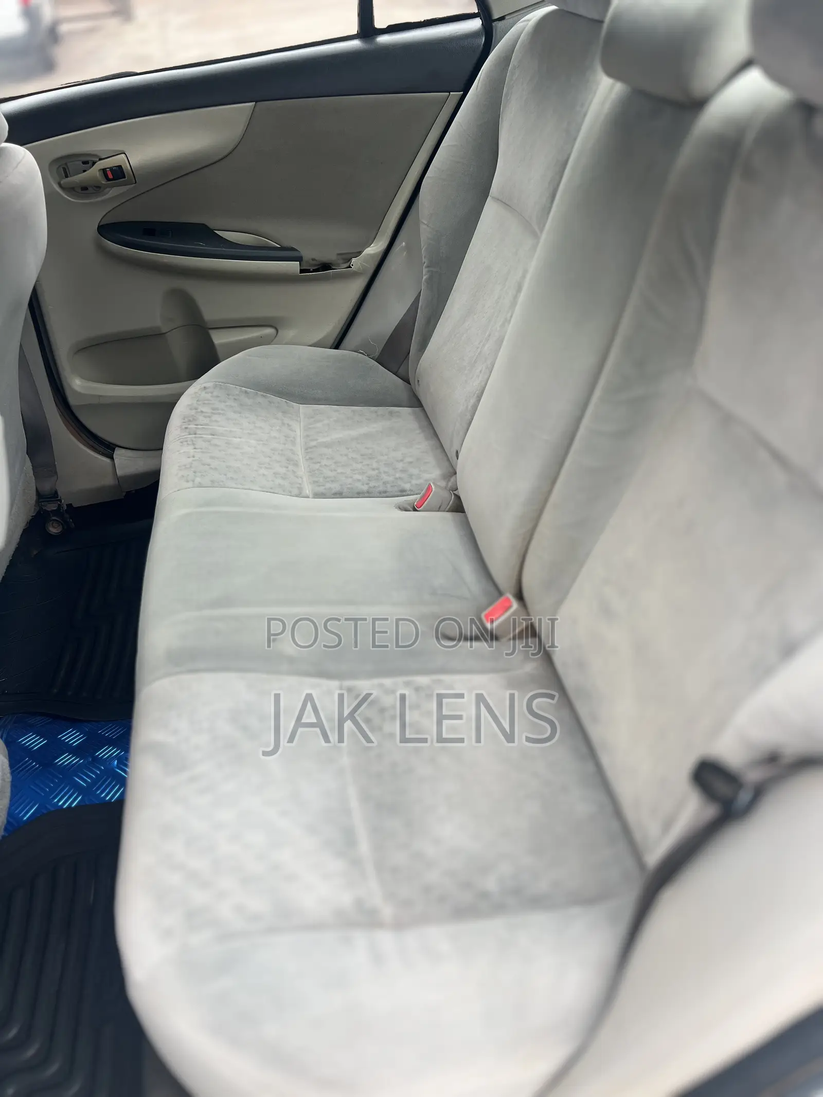 Toyota Corolla LE 4dr Sedan (1.8L 4cyl 4A) 2011 Gray