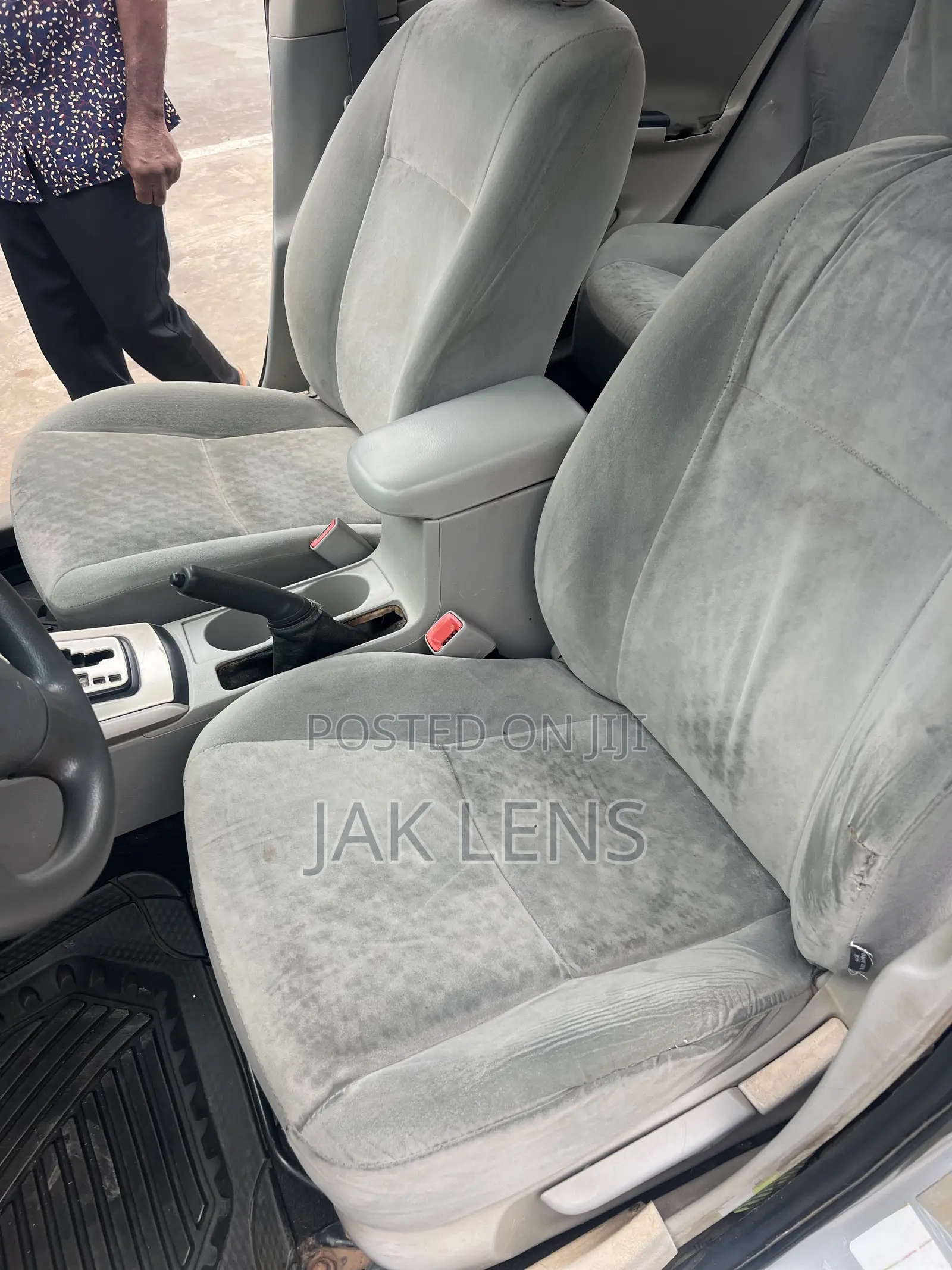 Toyota Corolla LE 4dr Sedan (1.8L 4cyl 4A) 2011 Gray