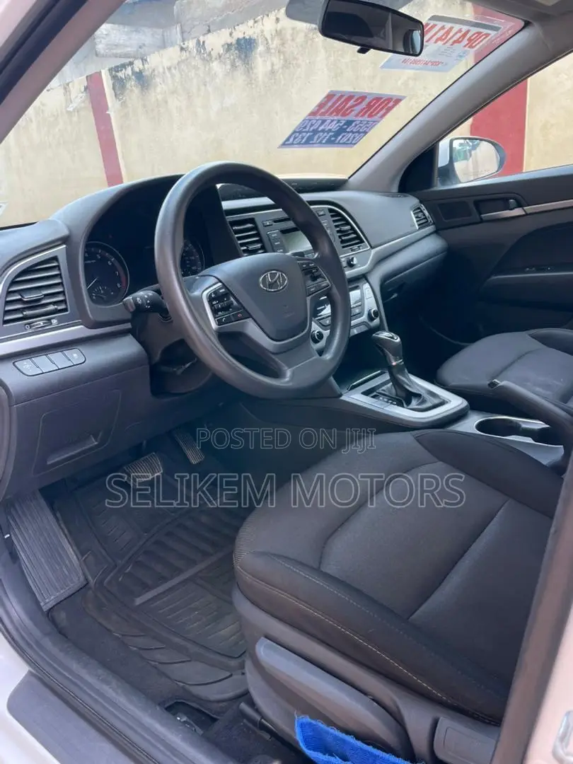 Hyundai Elantra 2018 White