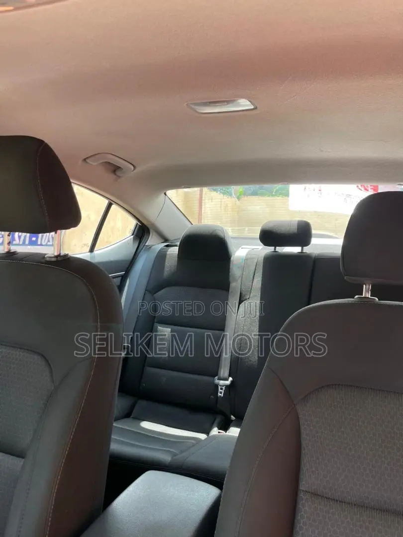 Hyundai Elantra 2018 White