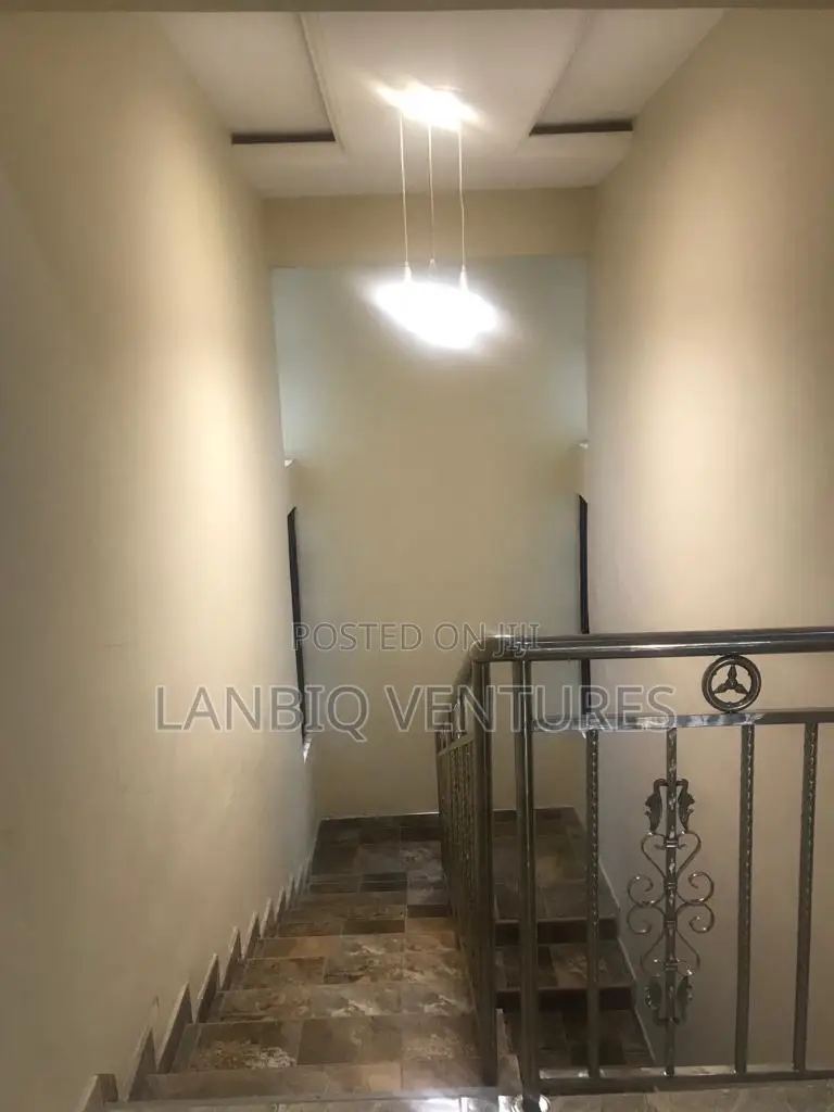 6bdrm House in Pokuase for rent