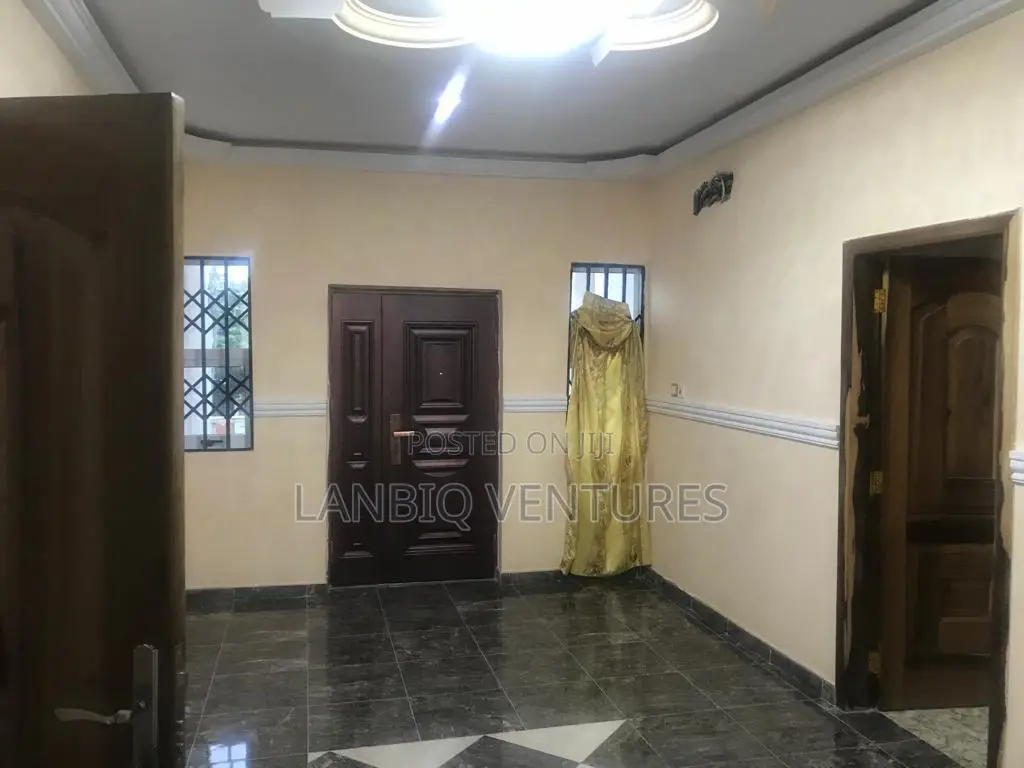6bdrm House in Pokuase for rent