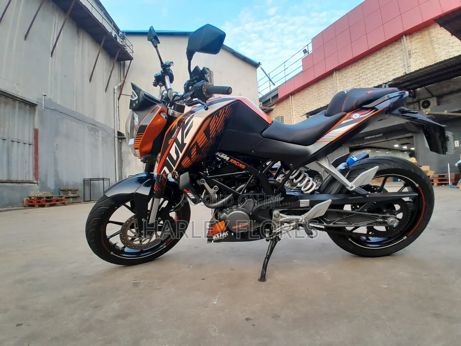 KTM Duke 125 2012 Orange