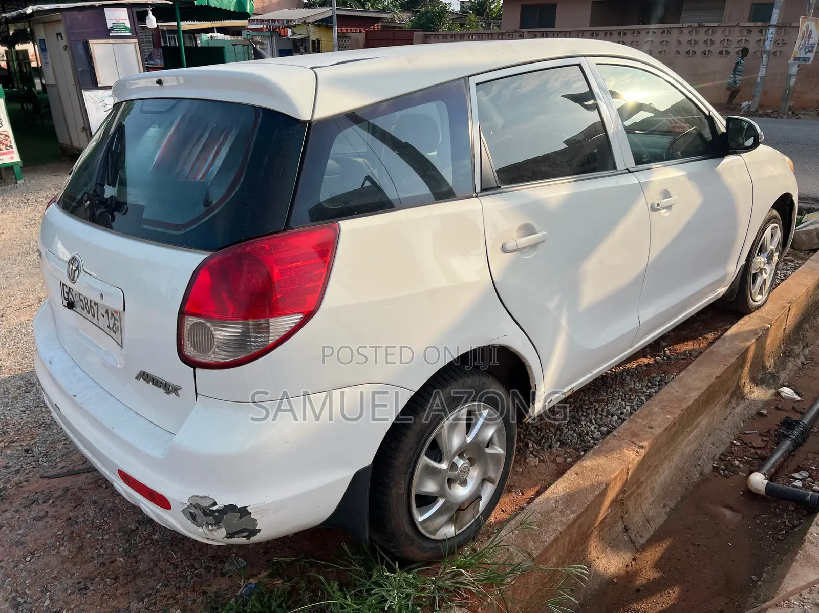 Toyota Matrix Hatchback FWD (1.8L 4cyl 5M) 2006 White