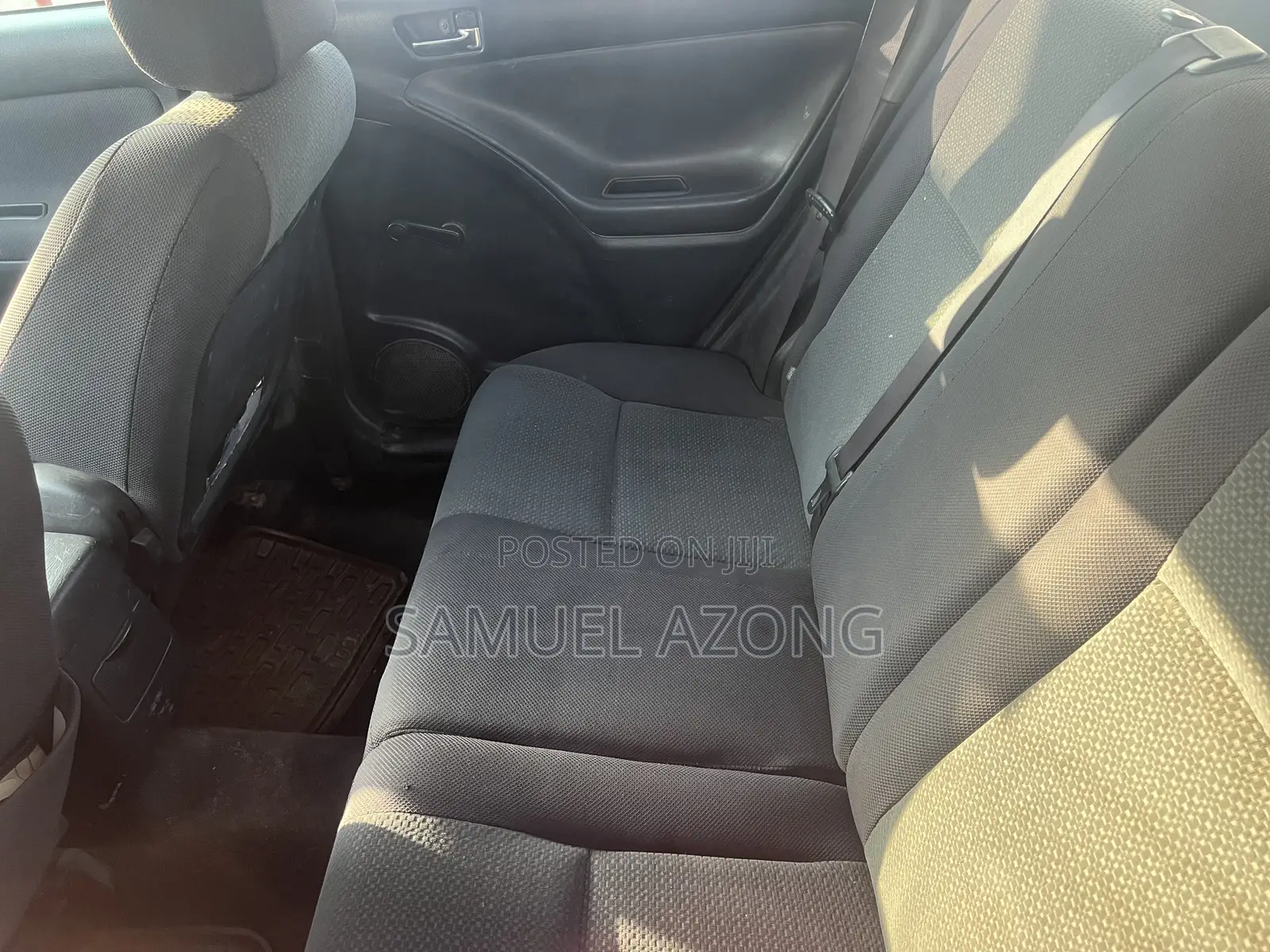 Toyota Matrix Hatchback FWD (1.8L 4cyl 5M) 2006 White