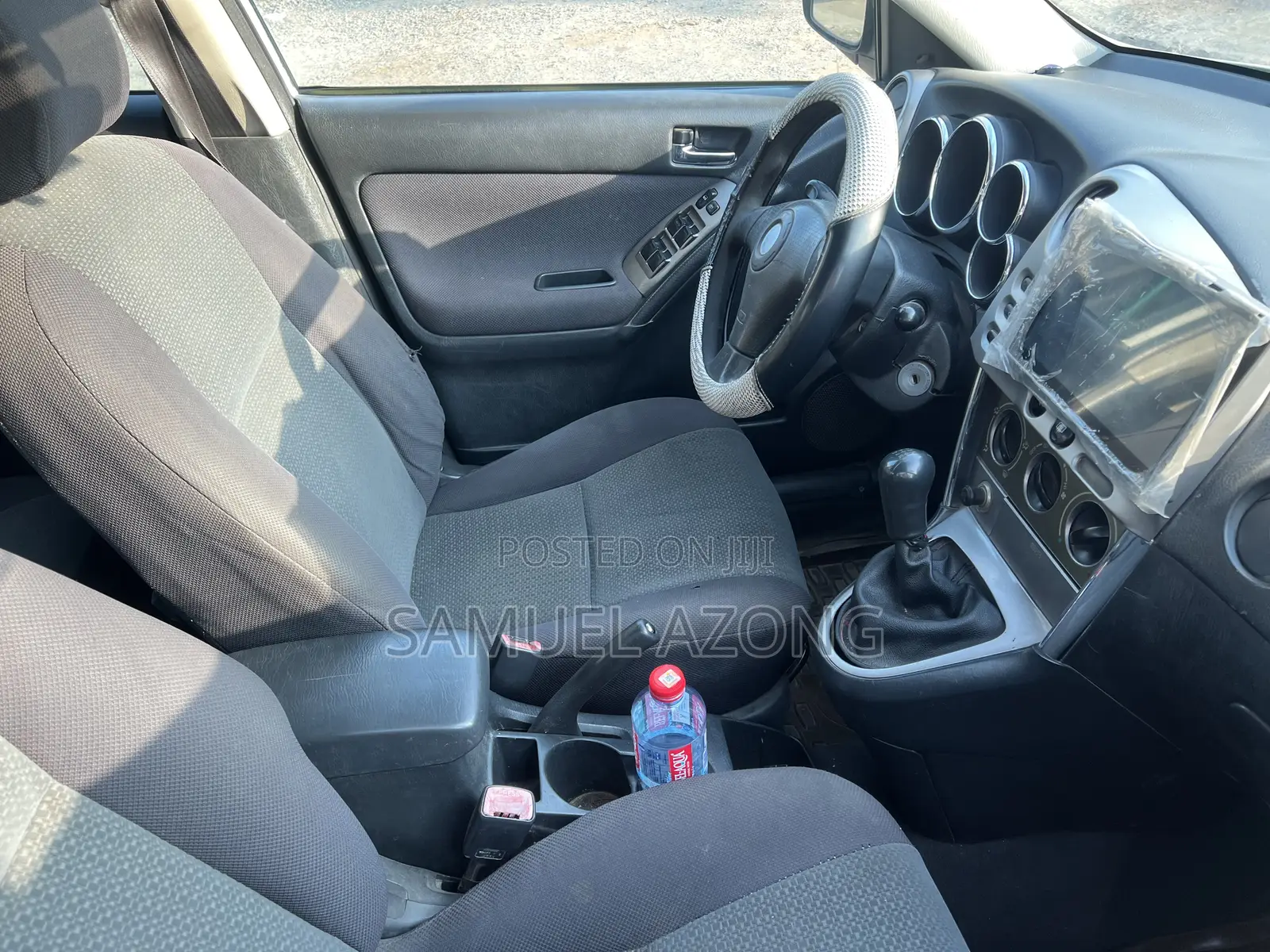 Toyota Matrix Hatchback FWD (1.8L 4cyl 5M) 2006 White