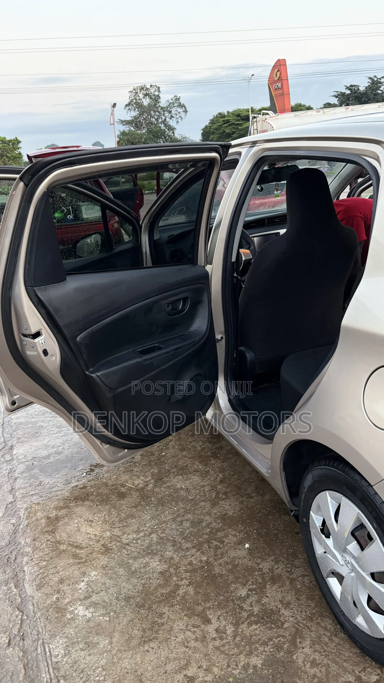 Toyota Vitz 2015 Beige