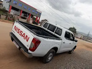 Nissan Navara 2017 White