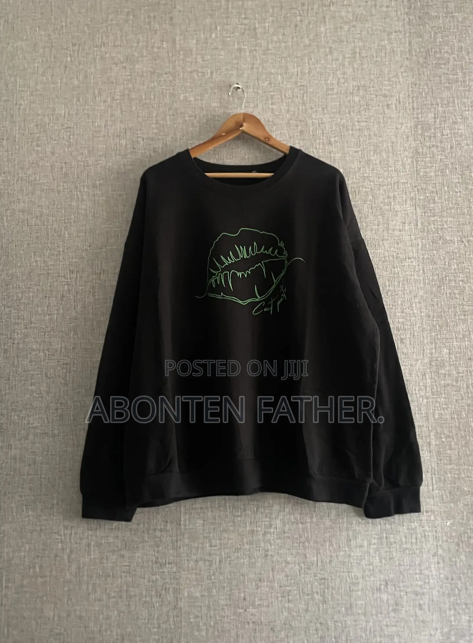 Sweatshirt