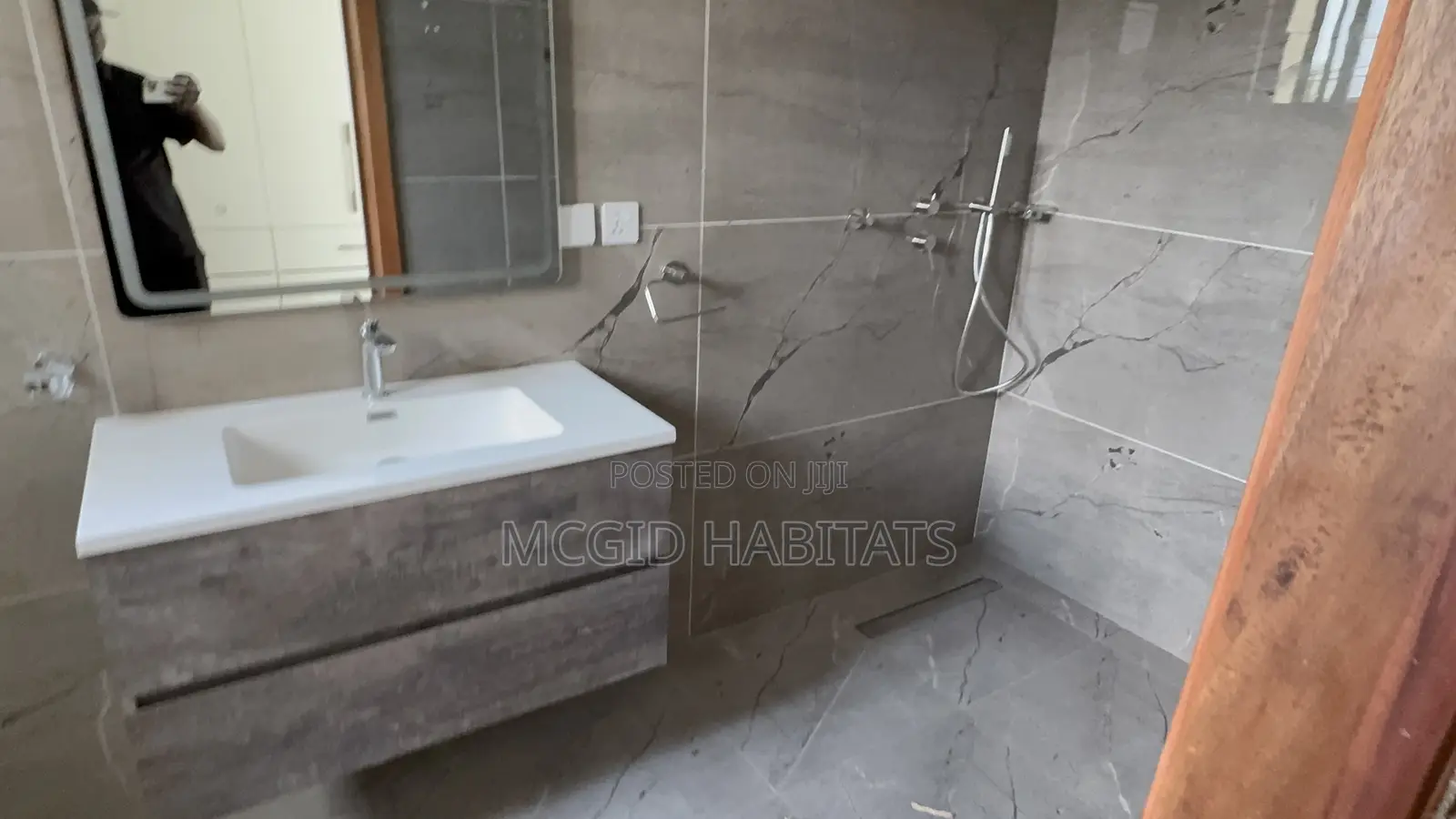 Furnished 4bdrm Townhouse / Terrace in East Legon for rent