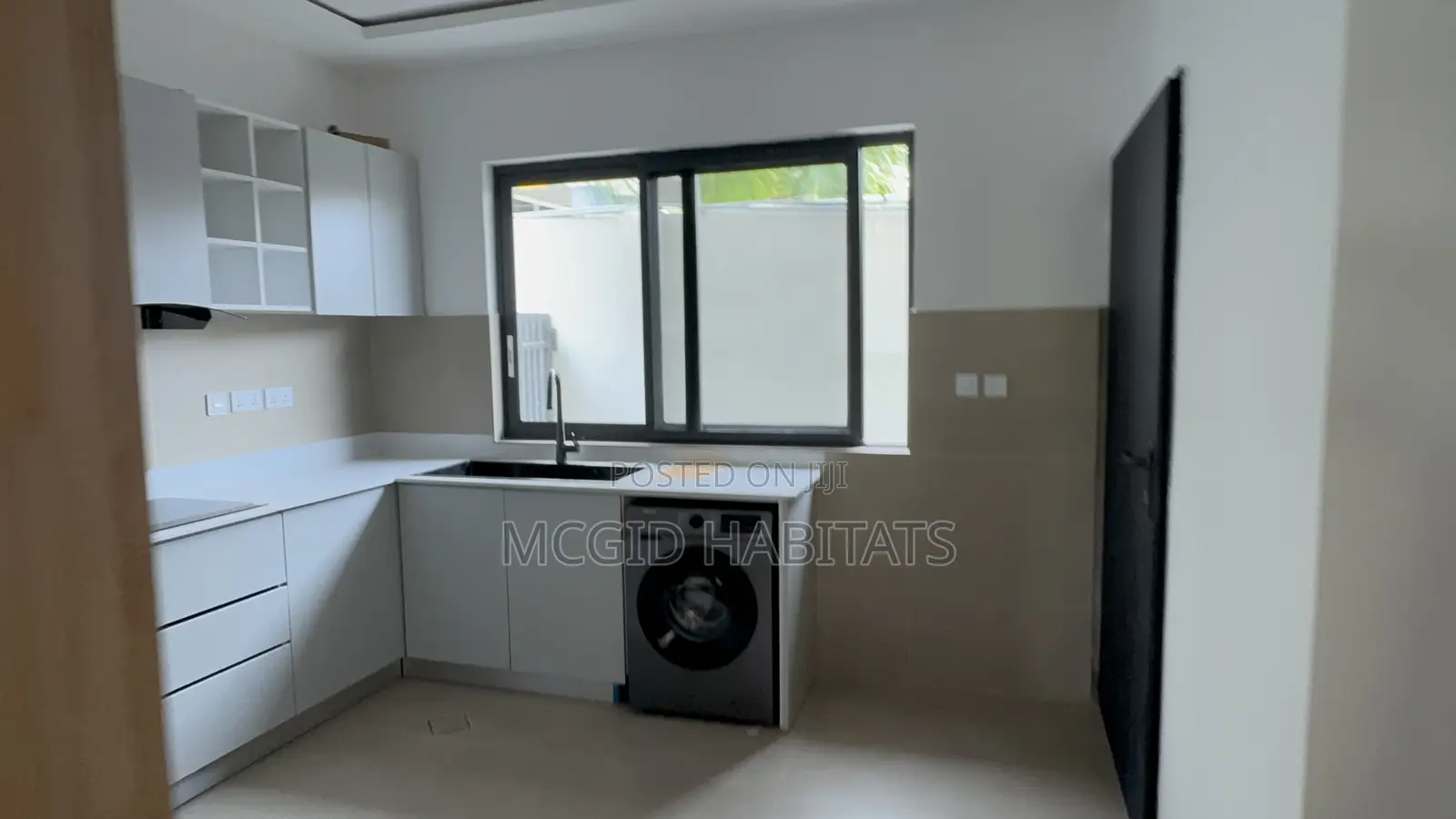 Furnished 4bdrm Townhouse / Terrace in East Legon for rent