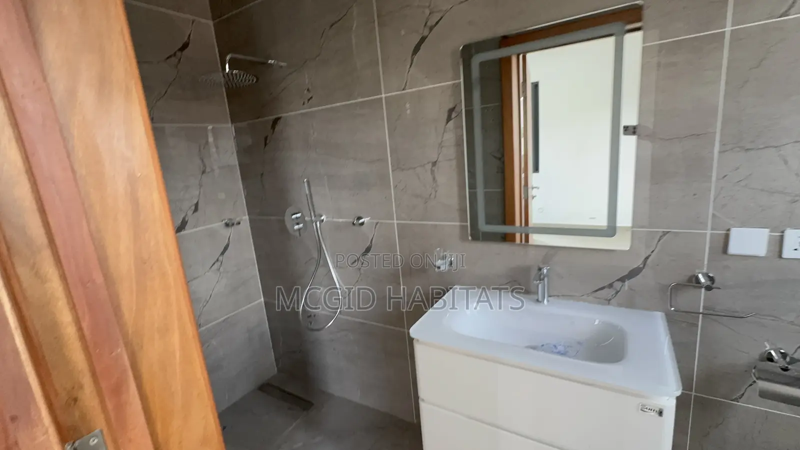 Furnished 4bdrm Townhouse / Terrace in East Legon for rent