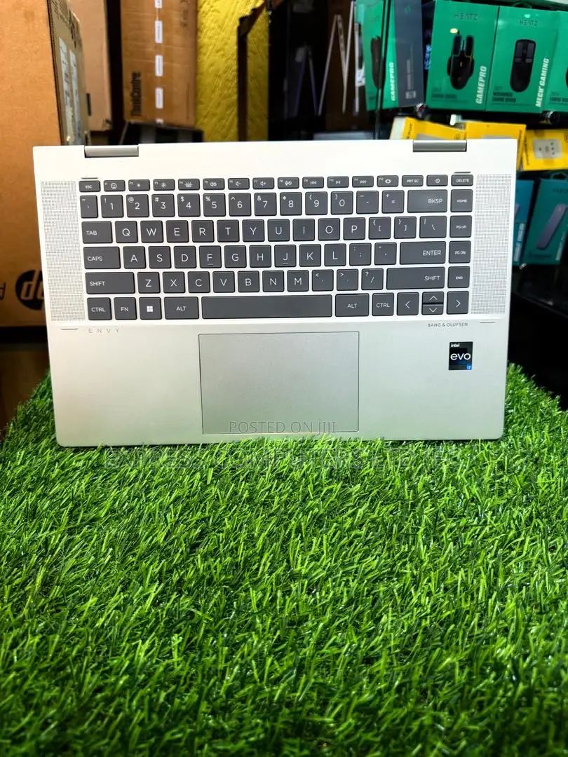 Laptop HP Envy 15-ep0xxx 16GB Intel Core i7 SSD 512GB