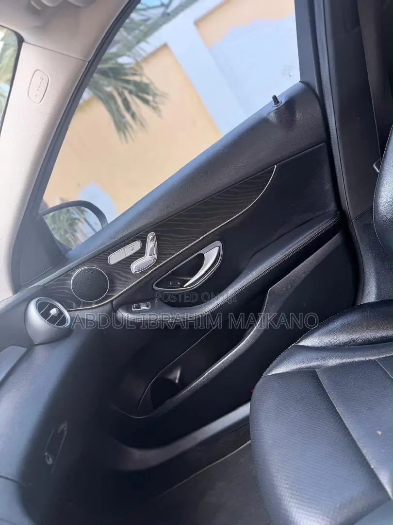 Mercedes-Benz C300 2017 Black