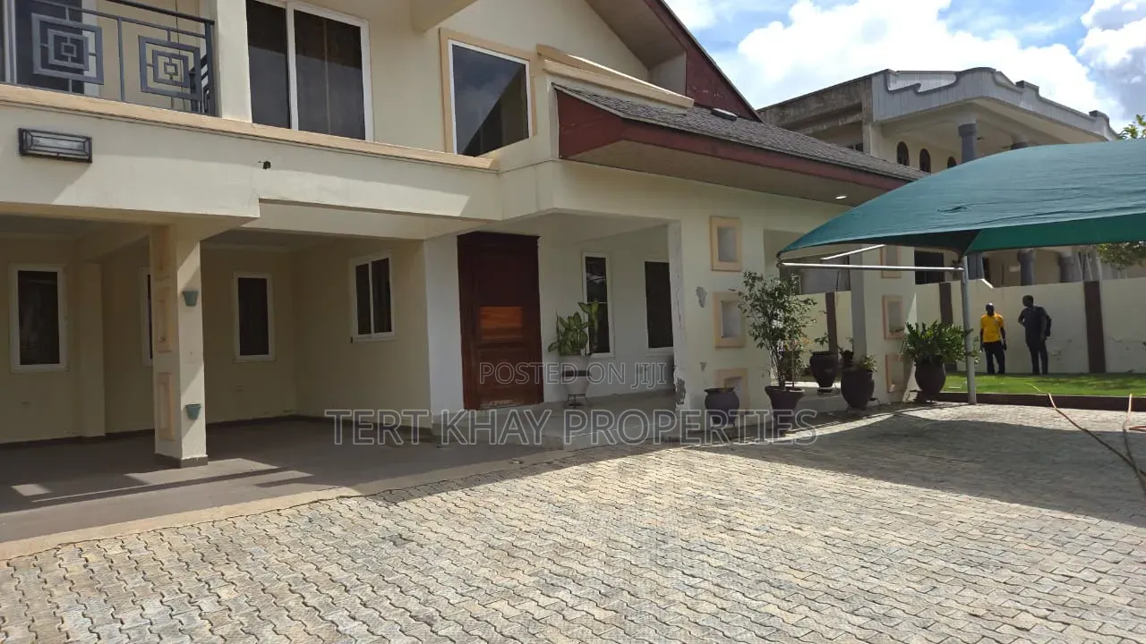 7bdrm Mansion in Sakumono for sale
