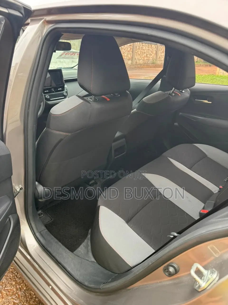 Toyota Corolla SE 2023 Gold