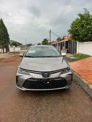 Toyota Corolla SE 2023 Gold