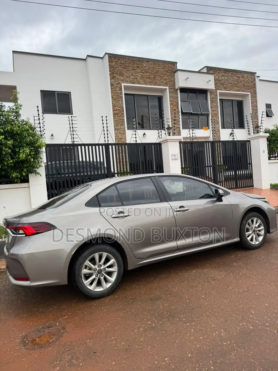 Toyota Corolla SE 2023 Gold