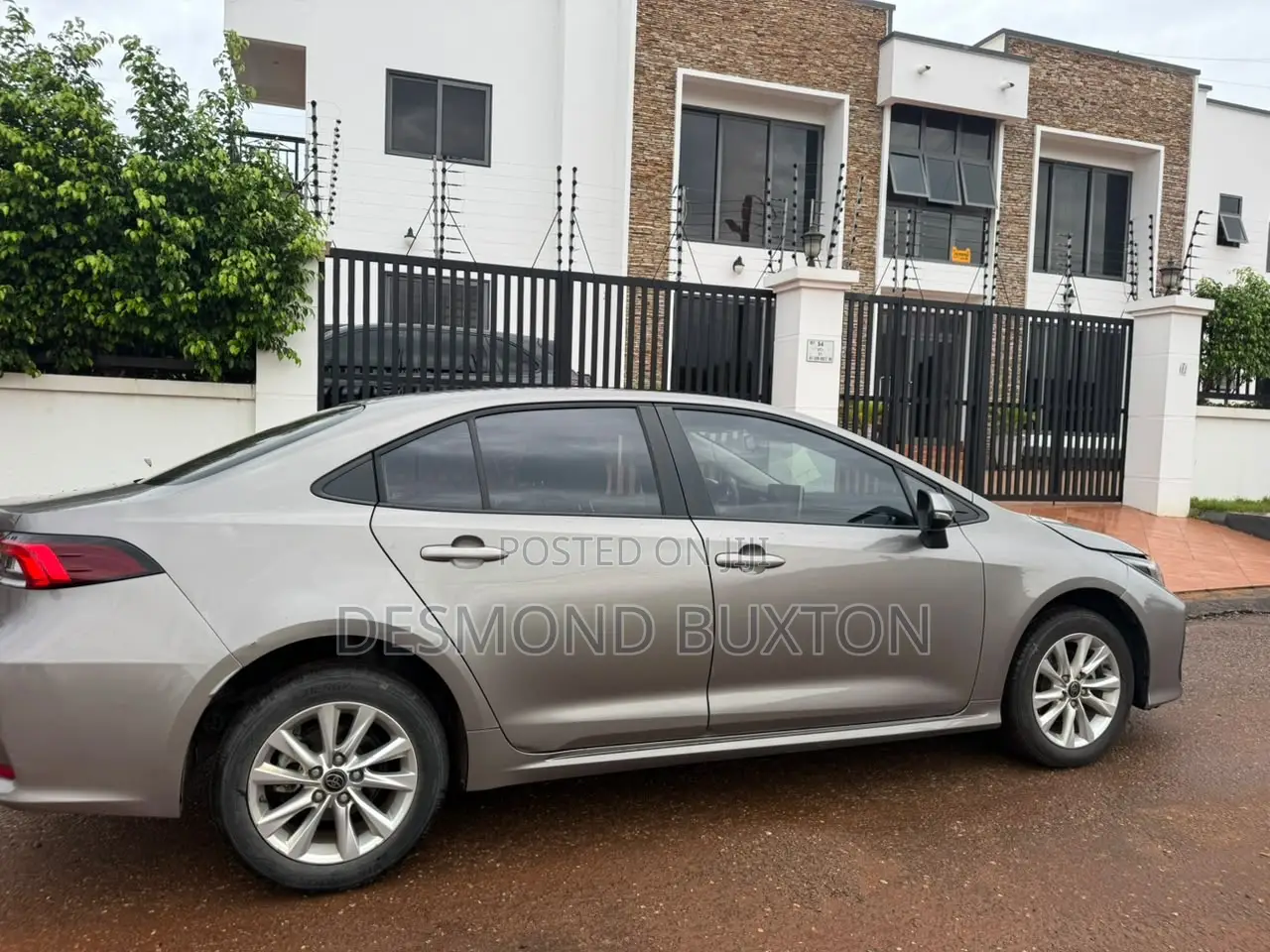 Toyota Corolla SE 2023 Gold