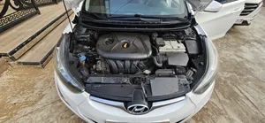 Hyundai Elantra Limited Sedan FWD (1.8L 4cyl 6A) 2016 White