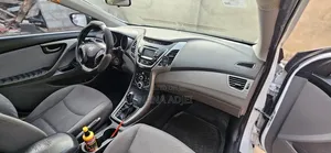 Hyundai Elantra Limited Sedan FWD (1.8L 4cyl 6A) 2016 White