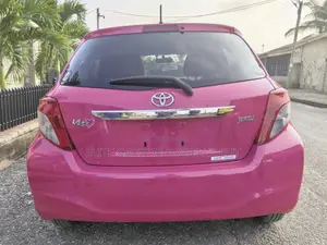 Toyota Vitz 1.3 FWD 5dr 2011 Pink