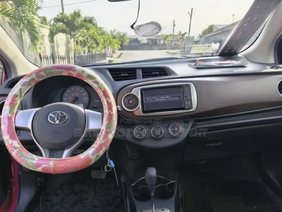 Toyota Vitz 1.3 FWD 5dr 2011 Pink