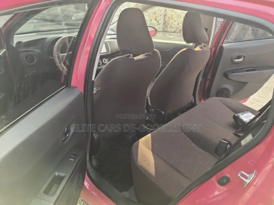 Toyota Vitz 1.3 FWD 5dr 2011 Pink