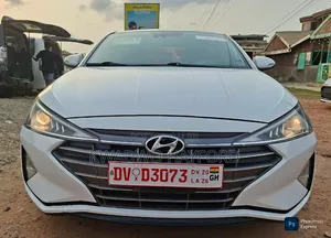 Hyundai Elantra 2019 White