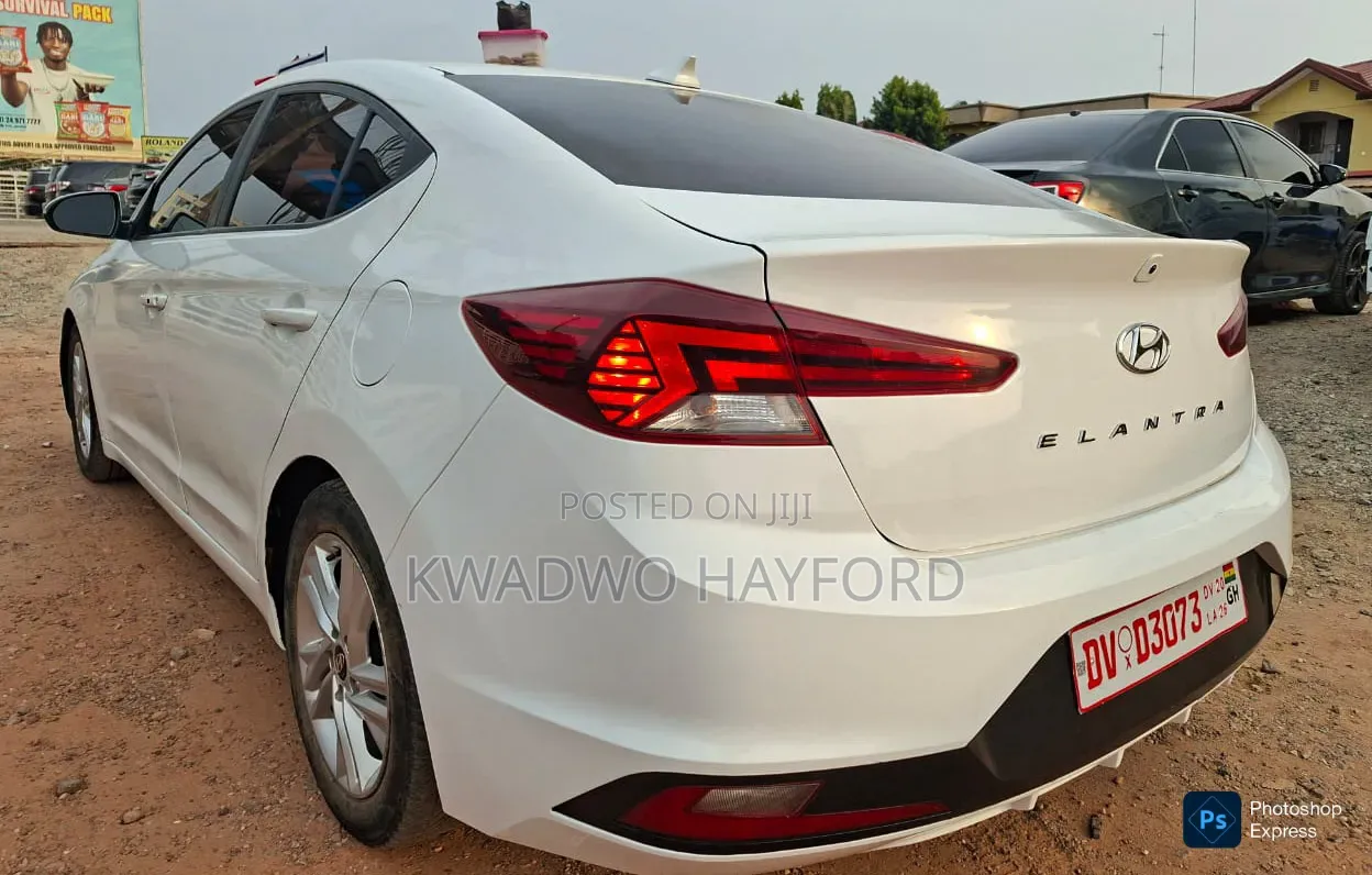 Hyundai Elantra 2019 White