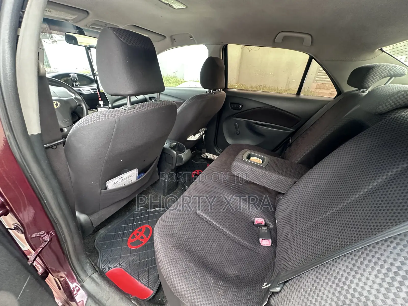 Toyota Yaris 2012 Burgundy