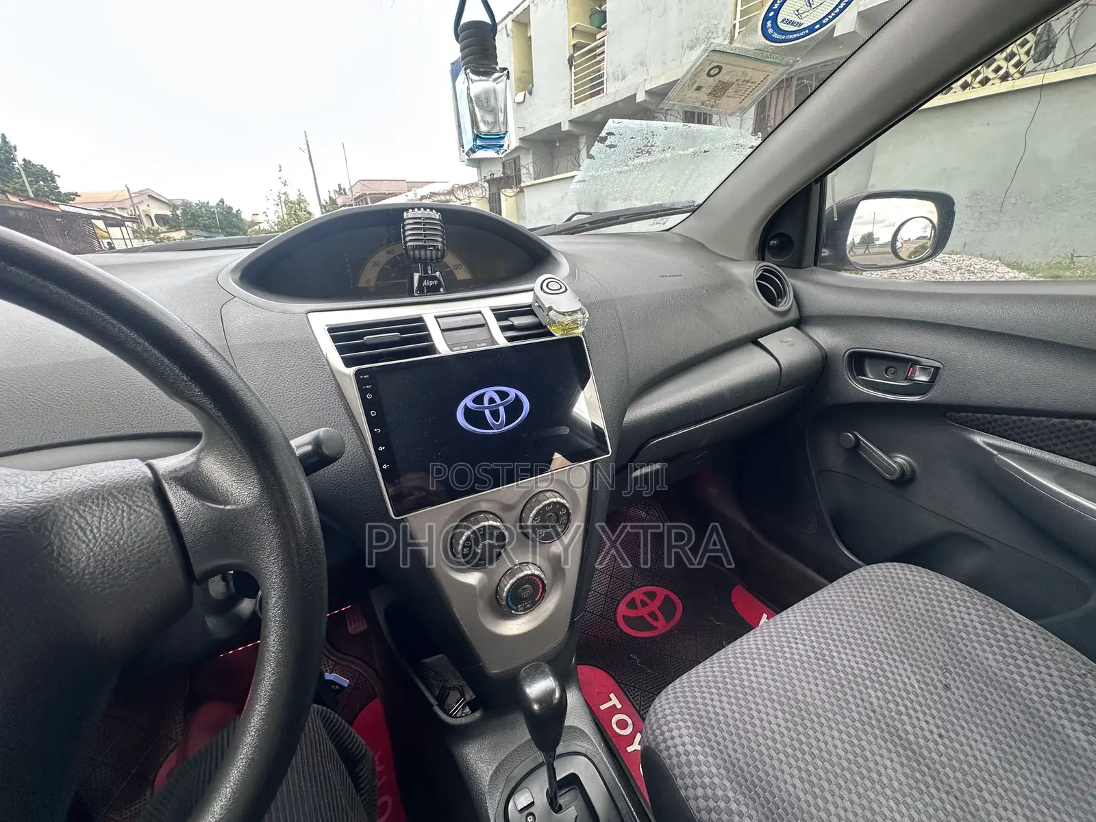 Toyota Yaris 2012 Burgundy