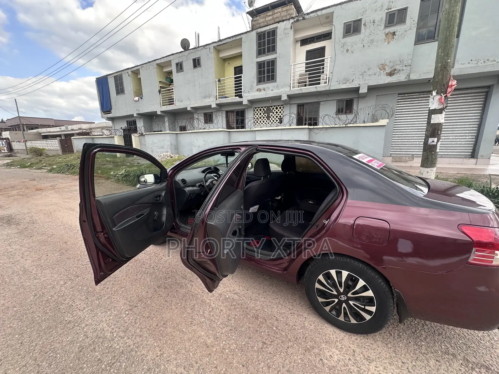Toyota Yaris 2012 Burgundy